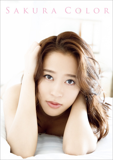 モーニング娘。'22・小田さくら写真集『SAKURA COLOR』（発売：ワニブックス、撮影：西田幸樹）