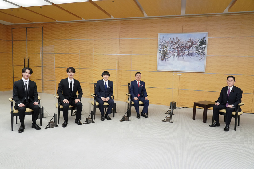 （C）吉本興業