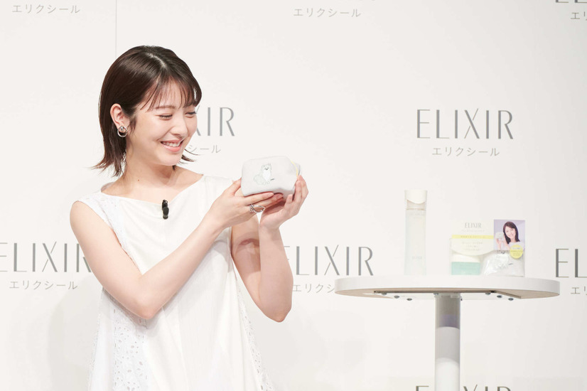 浜辺美波、新ミューズに就任発表会に爽やかな白のワンピース姿で登場