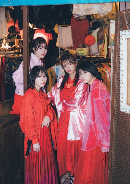 『B.L.T.』2022年5月号【ローソンエンタテインメント購入特典両面ポスター：田村保乃、藤吉夏鈴、森田ひかる、守屋麗奈（櫻坂46）】（c）東京ニュース通信社