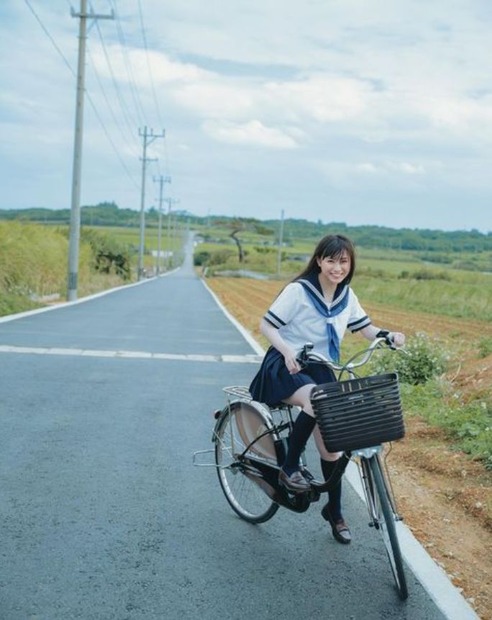写真は梅山恋和公式Instagramから（※写真は所属事務所より掲載許諾をもらってます）