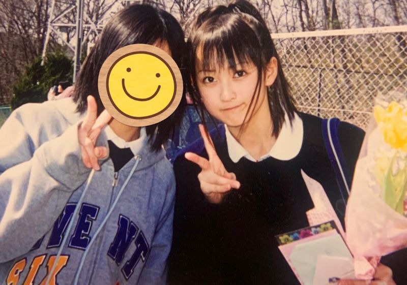 小松彩夏の中学卒業式写真