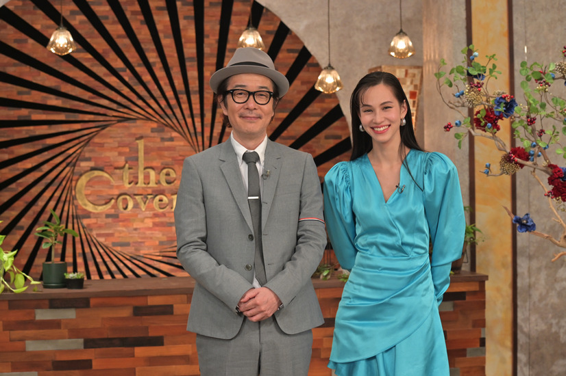 MCのリリー・フランキーと水原希子（C）NHK
