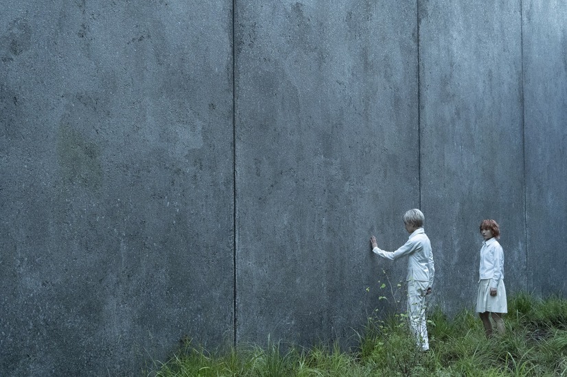 （C）白井カイウ・出水ぽすか／集英社　（C）2020映画「約束のネバーランド」製作委員会