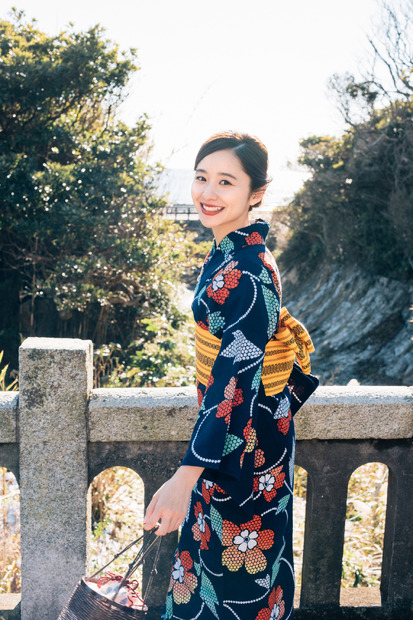 堀田真由「2022-2023年カレンダー」