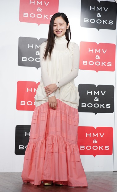 堀田真由【写真：竹内みちまろ】