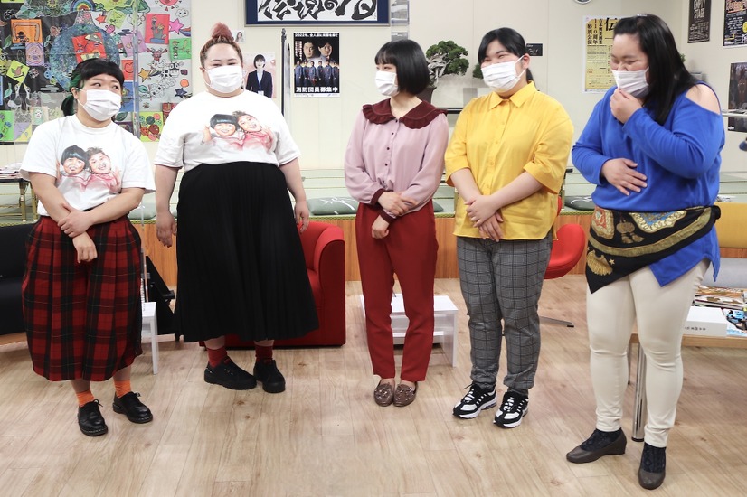 おかずクラブ(オカリナ、ゆいP)とぼる塾（あんり、きりやはるか、田辺智加）【撮影：浜瀬将樹】
