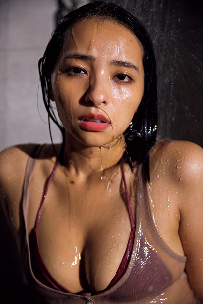 水崎綾女　（c）光文社／週刊FLASH写真：ND CHOW