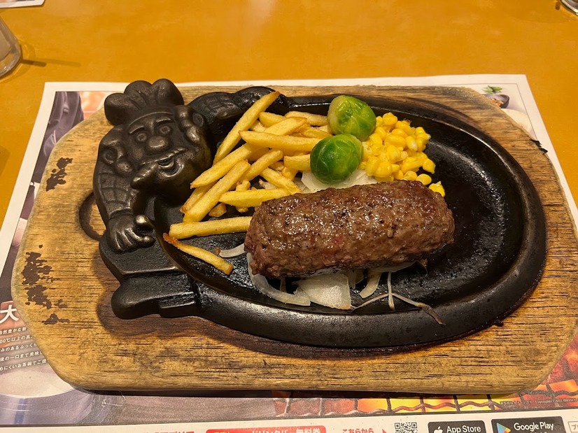 塩で食べる俵型「炭焼き黒毛和牛ハンバーグ」が絶品…ブロンコビリー
