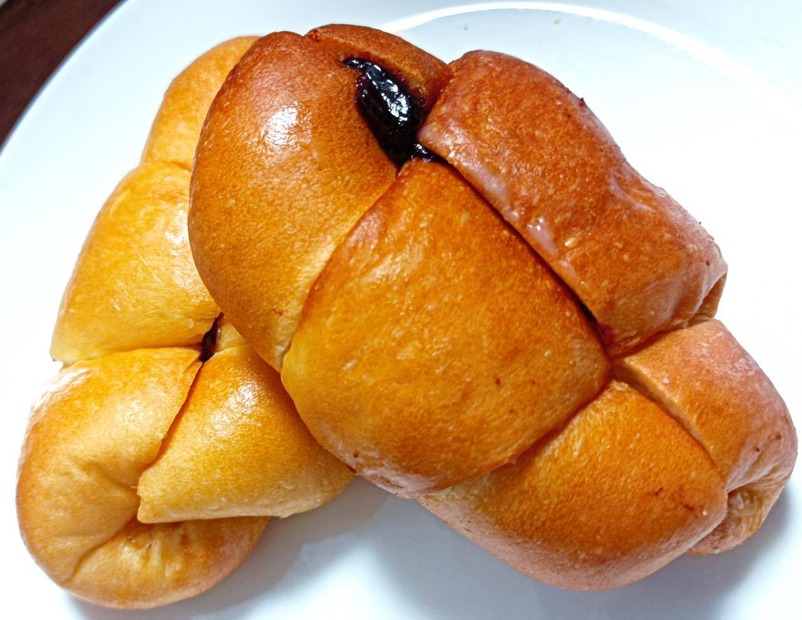 藤田ニコルらが考案！「サンジャポ」×“パン界の鬼才”がコラボした“名物塩パン”を実食！
