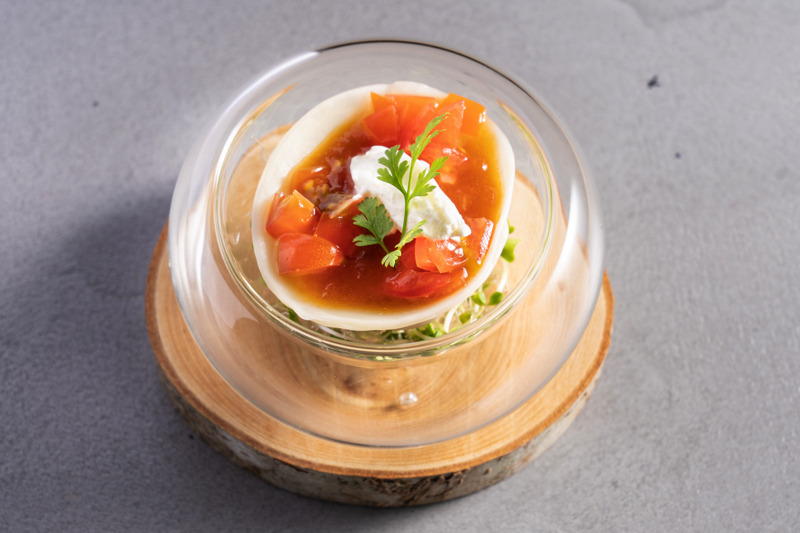 餃子のフルコースと自然派ワインのペアリングを楽しむ「SHE meguro」オープン