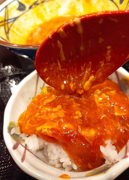 とろ～り濃厚チーズが激うま！丸亀製麺「トマたまカレーうどん」の新作を一足先に試食！