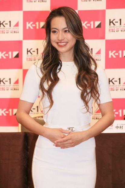 岡部友【撮影：小宮山あきの】