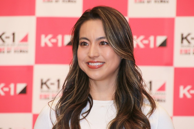 岡部友【撮影：小宮山あきの】
