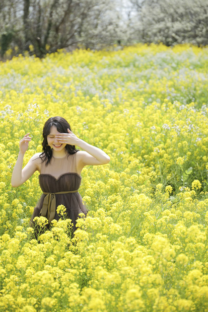 あまつまりな3rd写真集『タイトル未定』（発売：秋田書店、撮影：藤本和典）