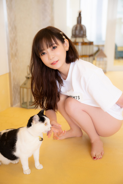 中川翔子デビュー20周年記念写真集『ミラクルミライ』（発売：講談社、撮影：中村和孝）