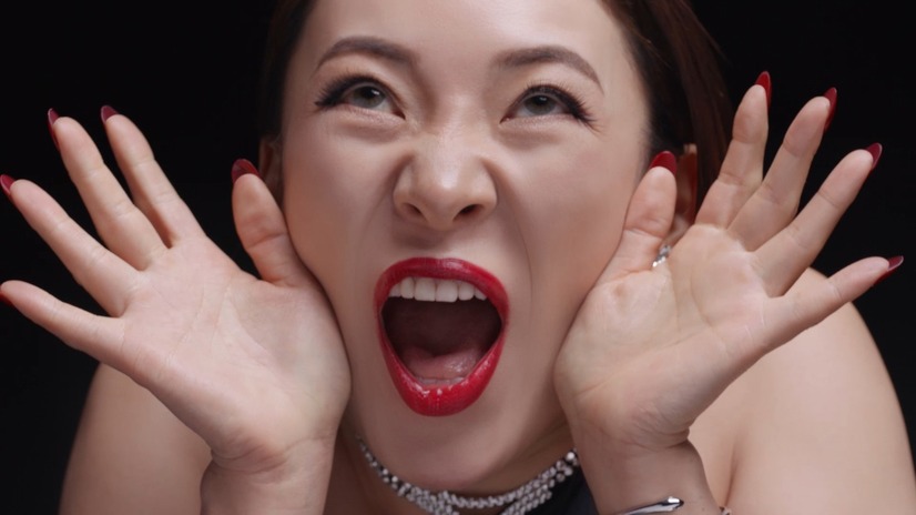 フワちゃんが黒のミニドレス姿で“大人”に大変身！「菜々緒になった気持ち！」