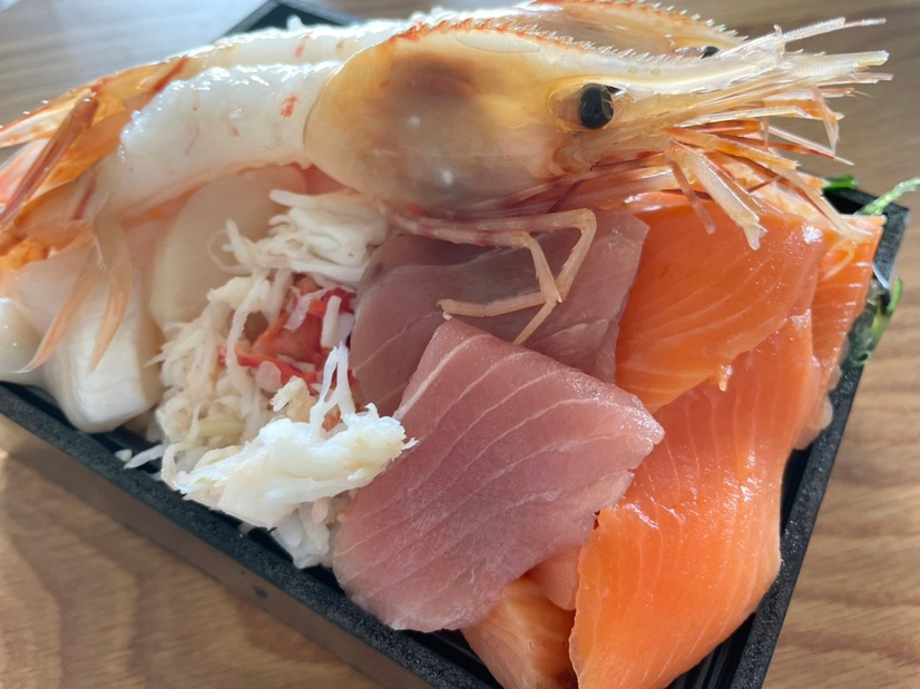 札幌 汐音の「海鮮豪華もりもり弁当」（3240円）50食限定