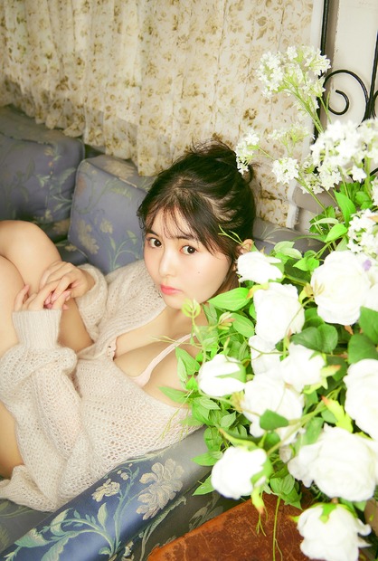 写真集「頓知気さきな CONCEPT ～Collaboration Photo Book～」（KADOKAWA）