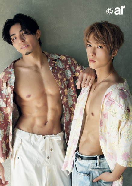 藤原樹＆武知海青（THE RAMPAGE）　（c）主婦と生活社