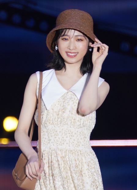 小栗有以【写真：竹内みちまろ】