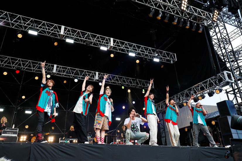 ジャニーズWEST、大阪で熱いライブパフォーマンス「俺たちアイドルに胸張って生きてます！」