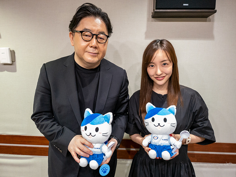 板野友美×秋元康がラジオ共演！AKB時代の裏話や乃木坂46の誕生秘話など…エピソードが続々！