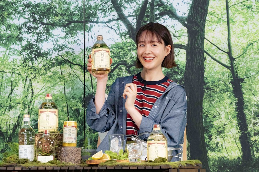 トリンドル玲奈、アウトドアファッションを披露！「この夏はキャンプで火起こしに挑戦したい」