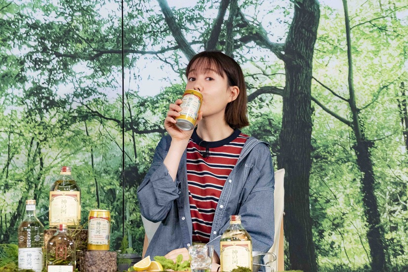 トリンドル玲奈、アウトドアファッションを披露！「この夏はキャンプで火起こしに挑戦したい」