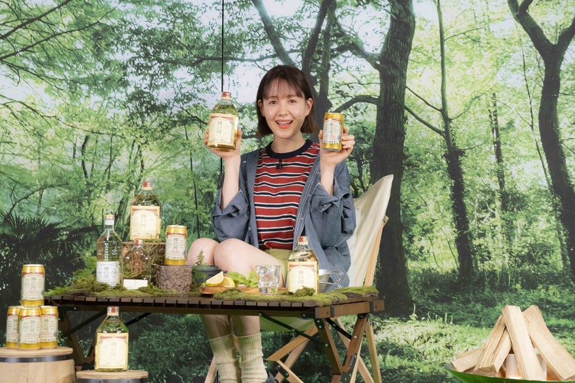 トリンドル玲奈、アウトドアファッションを披露！「この夏はキャンプで火起こしに挑戦したい」