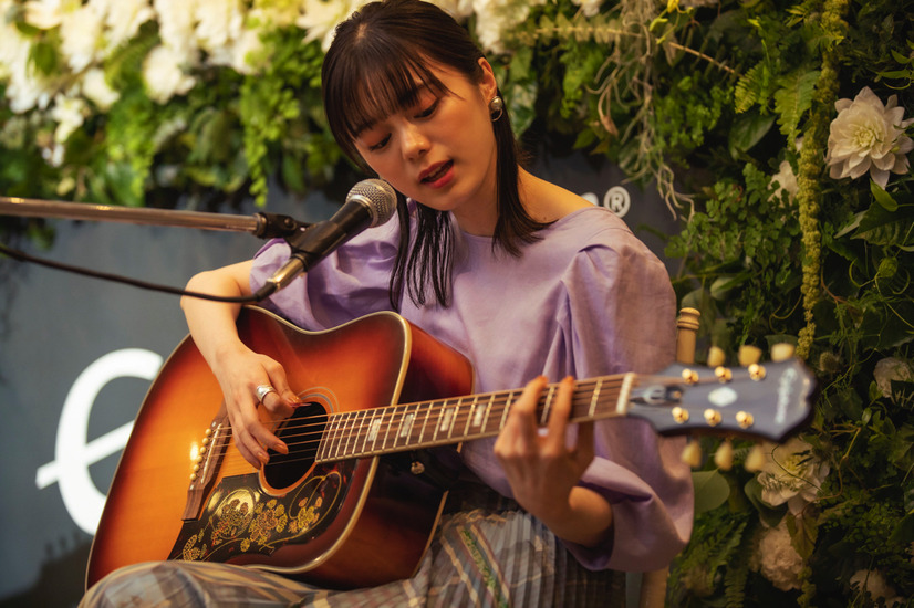 紺野彩夏、“ギター練習企画”で憧れの井上苑子と共演！「大切な君へ」セッションライブ開催