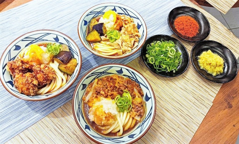 【実食】丸亀製麺“冷やしうどん”で人気NO.1の「鬼おろし肉ぶっかけ」に新作が登場！ひと足先に試食！