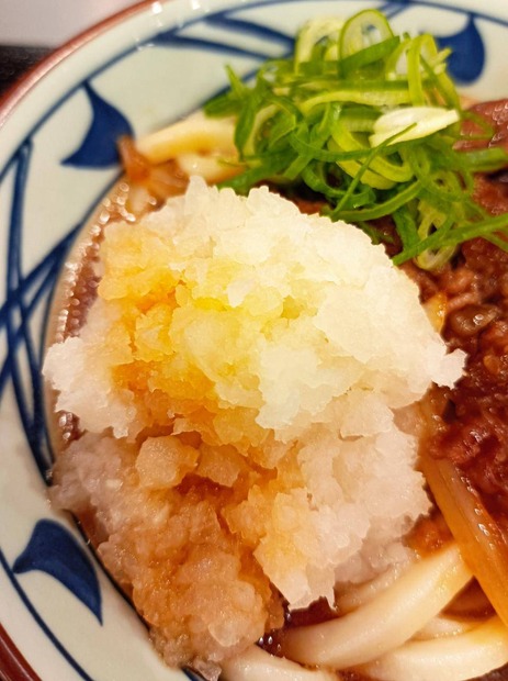 【実食】丸亀製麺“冷やしうどん”で人気NO.1の「鬼おろし肉ぶっかけ」に新作が登場！ひと足先に試食！