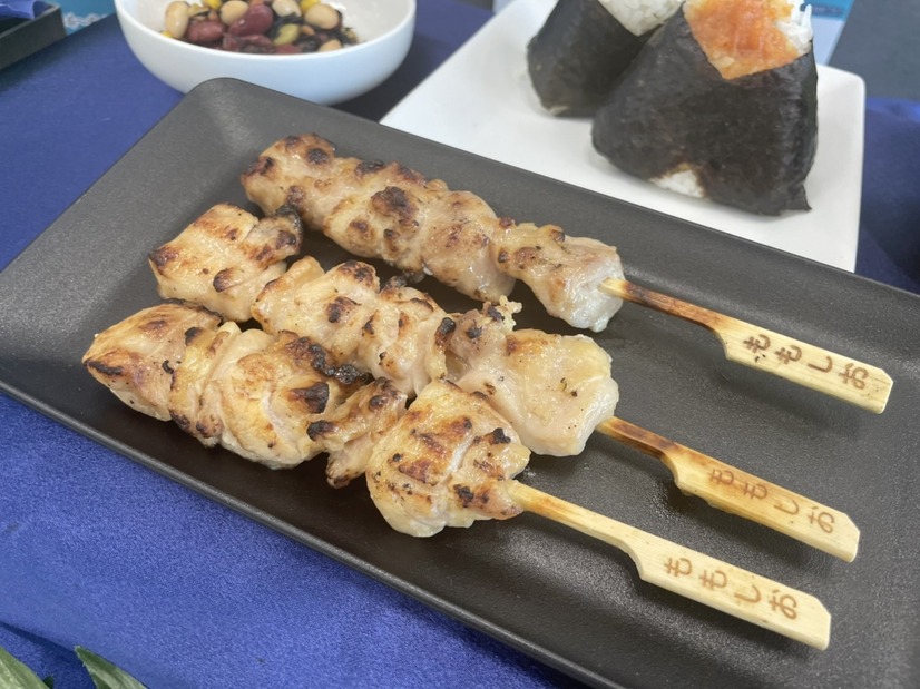 炭火焼きとり もも 塩（撮影：渡邉）