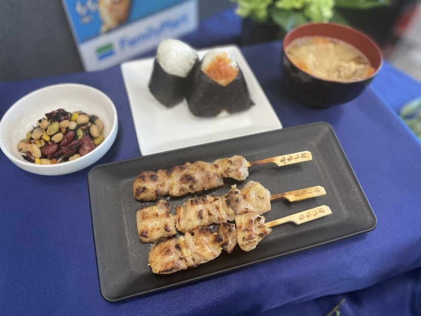 炭火焼きとり もも 塩（撮影：渡邉）