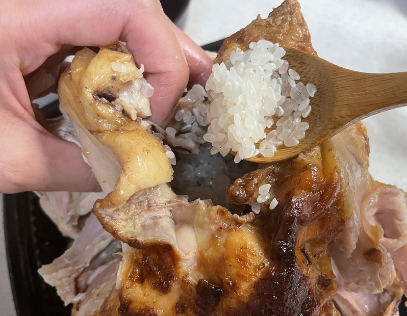 ロティサリーで参鶏湯をつくる（撮影：渡邉）