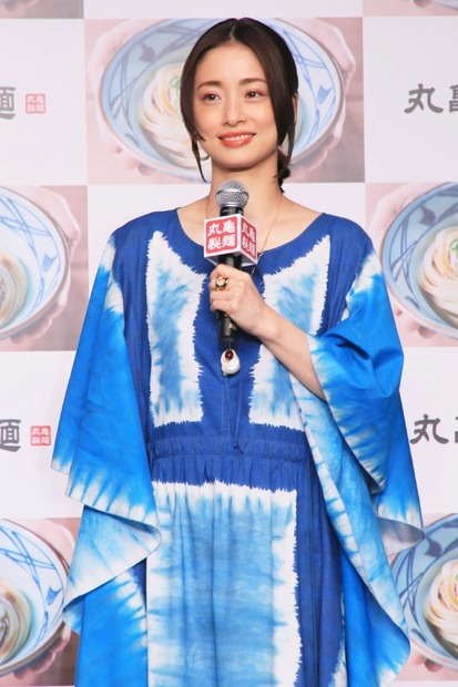 上戸彩【撮影：小宮山あきの】