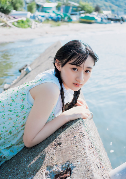 『B.L.T.2022年8月号』【別冊付録両面超ビッグポスター：川﨑桜（乃木坂46）】　（c）東京ニュース通信社