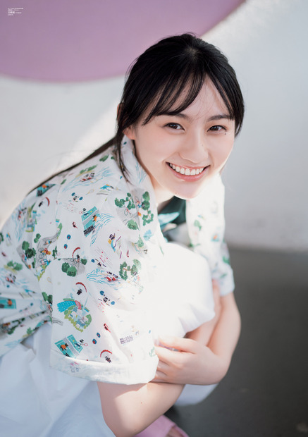 『B.L.T.2022年8月号』【別冊付録両面超ビッグポスター：川﨑桜（乃木坂46）】　（c）東京ニュース通信社