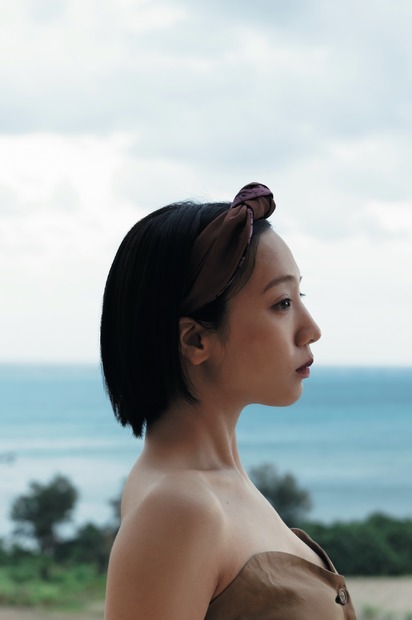 能條愛未1st写真集『カーテンコール』（出版社：blueprint、撮影：熊谷直子）