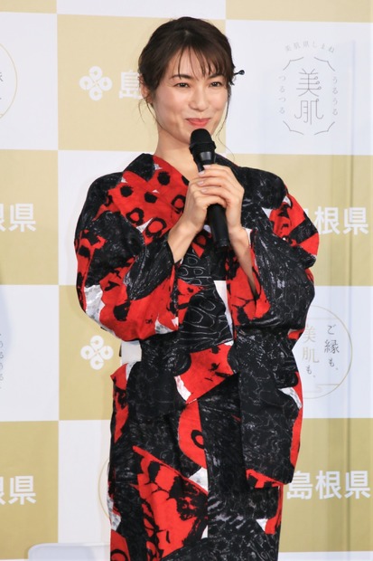 内山理名【撮影：小宮山あきの】