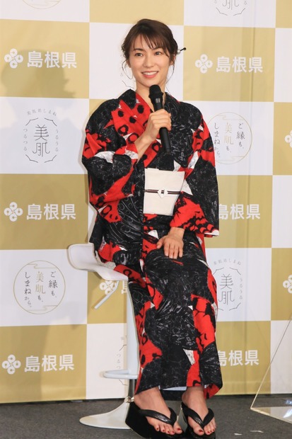 内山理名【撮影：小宮山あきの】