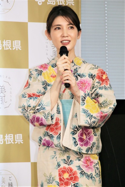 友利新【撮影：小宮山あきの】
