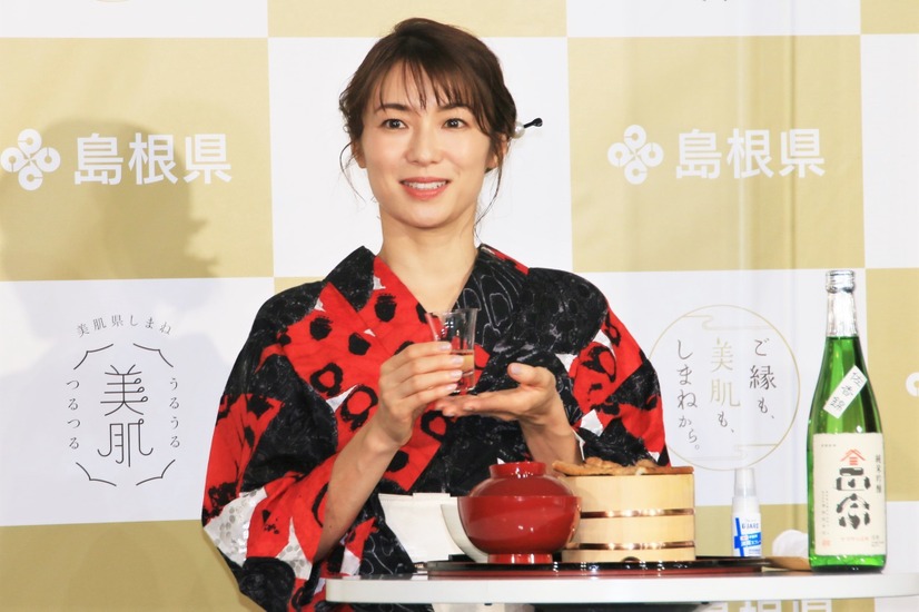 内山理名【撮影：小宮山あきの】