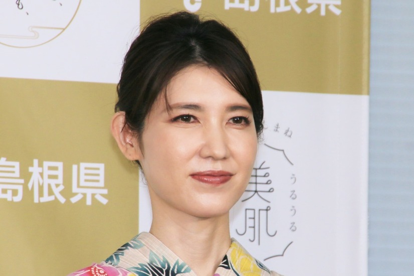 友利新【撮影：小宮山あきの】