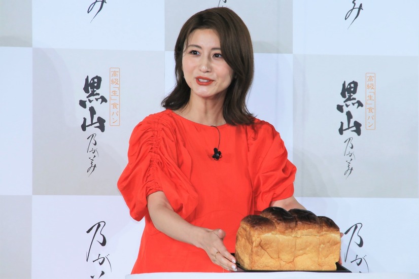 宇賀なつみ【撮影：小宮山あきの】