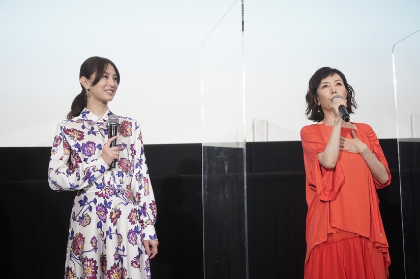 左から）北川景子、戸田恵子