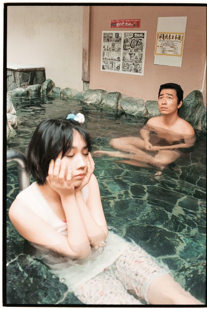 松本穂香×ジャルジャル写真集『アイ アンド ランド』（発行：ヨシモトブックス、発売：ワニブックス、撮影：川島小鳥）