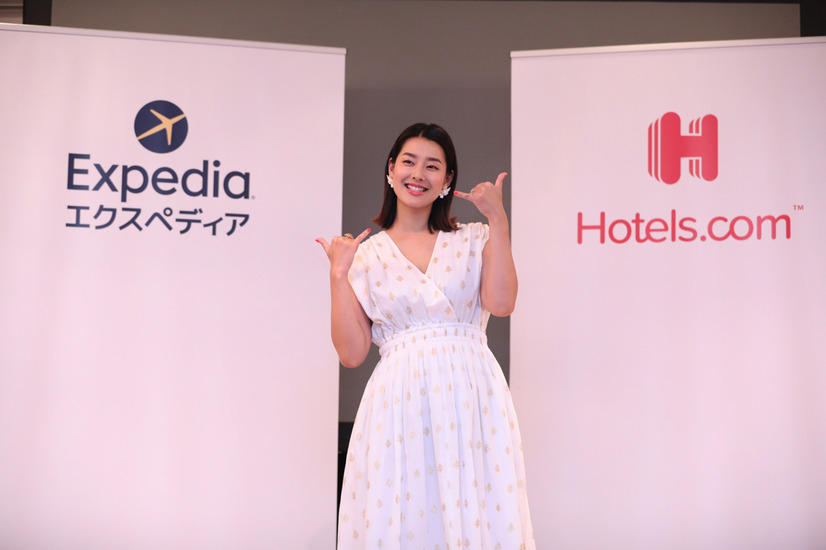 すみれ、出産後初のイベント登壇！子供との海外旅行は「早くハワイに行って家族に会わせたい」