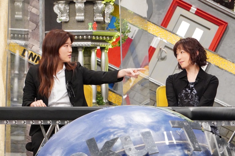左から）ヒコロヒー、若村麻由美（C）フジテレビ
